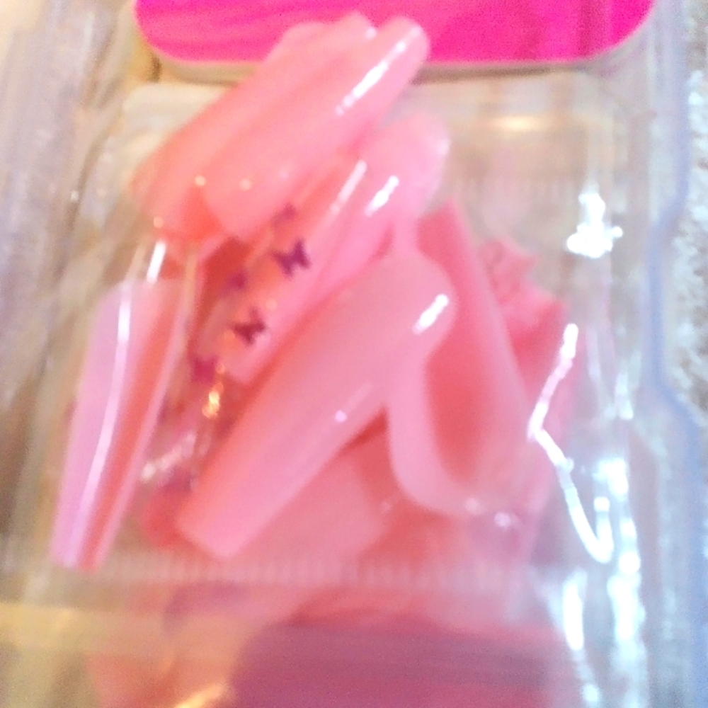 Nail pink with design on them